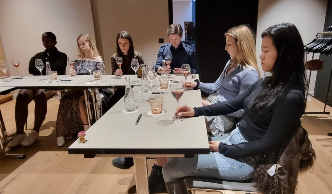 Comment l’hypnose en groupe à Lyon peut-elle aider dans la gestion de la dépression légère ?