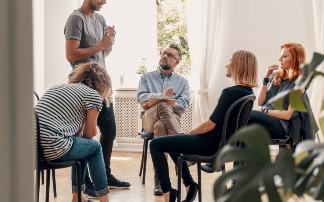 Comment l’hypnose en groupe à Lyon peut-elle aider à surmonter les peurs irrationnelles ?