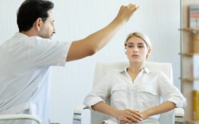 Peut-on faire des séances d’hypnose angoisse à Lyon à distance ou à domicile ?